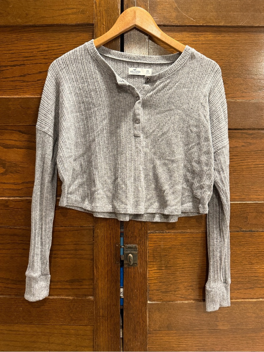 Hollister XS Ribbed Henley Crop Top soft Light Gray long sleeve shirt knit teen